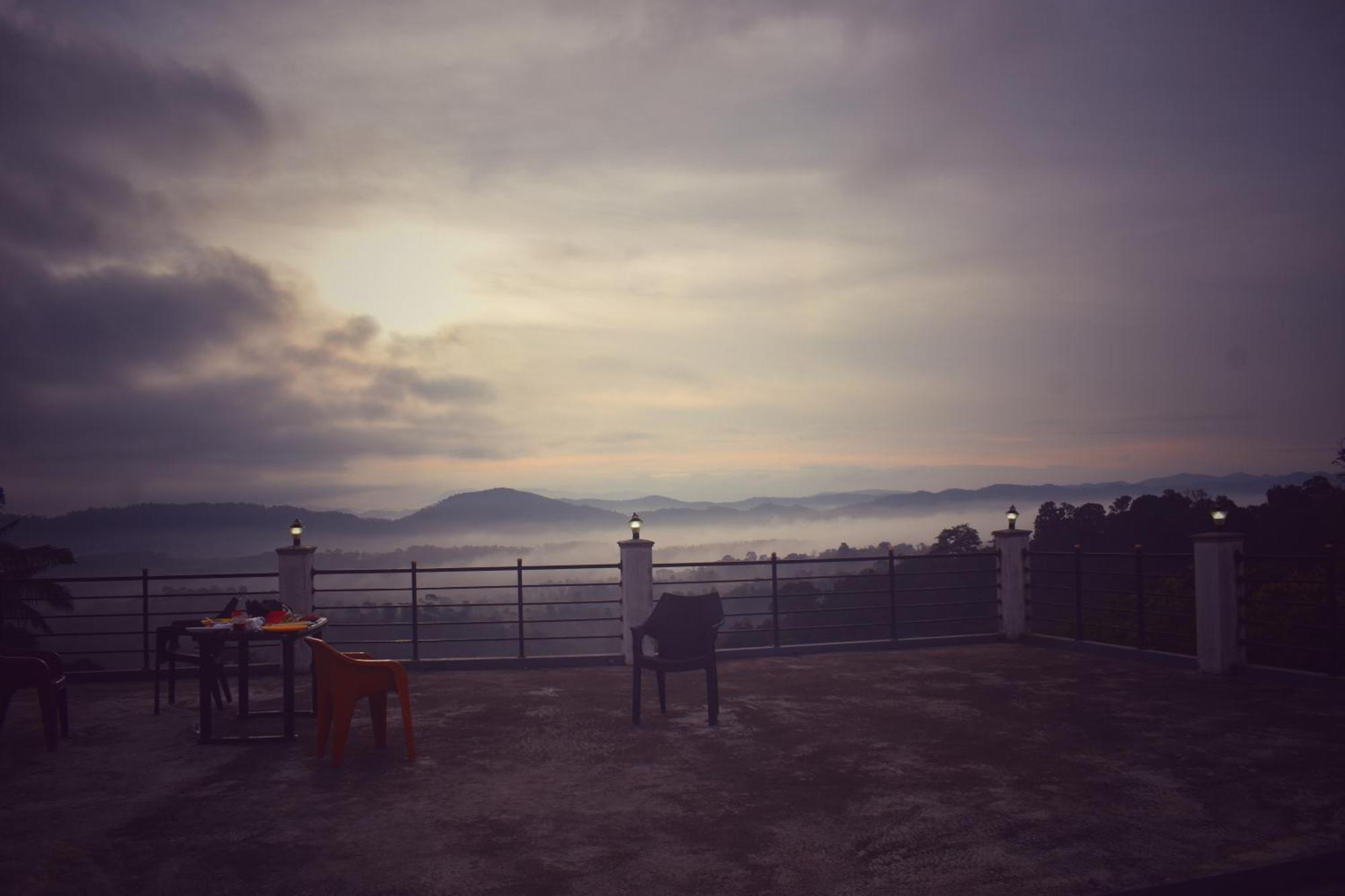 Serene Valley Hilltop Homestay *