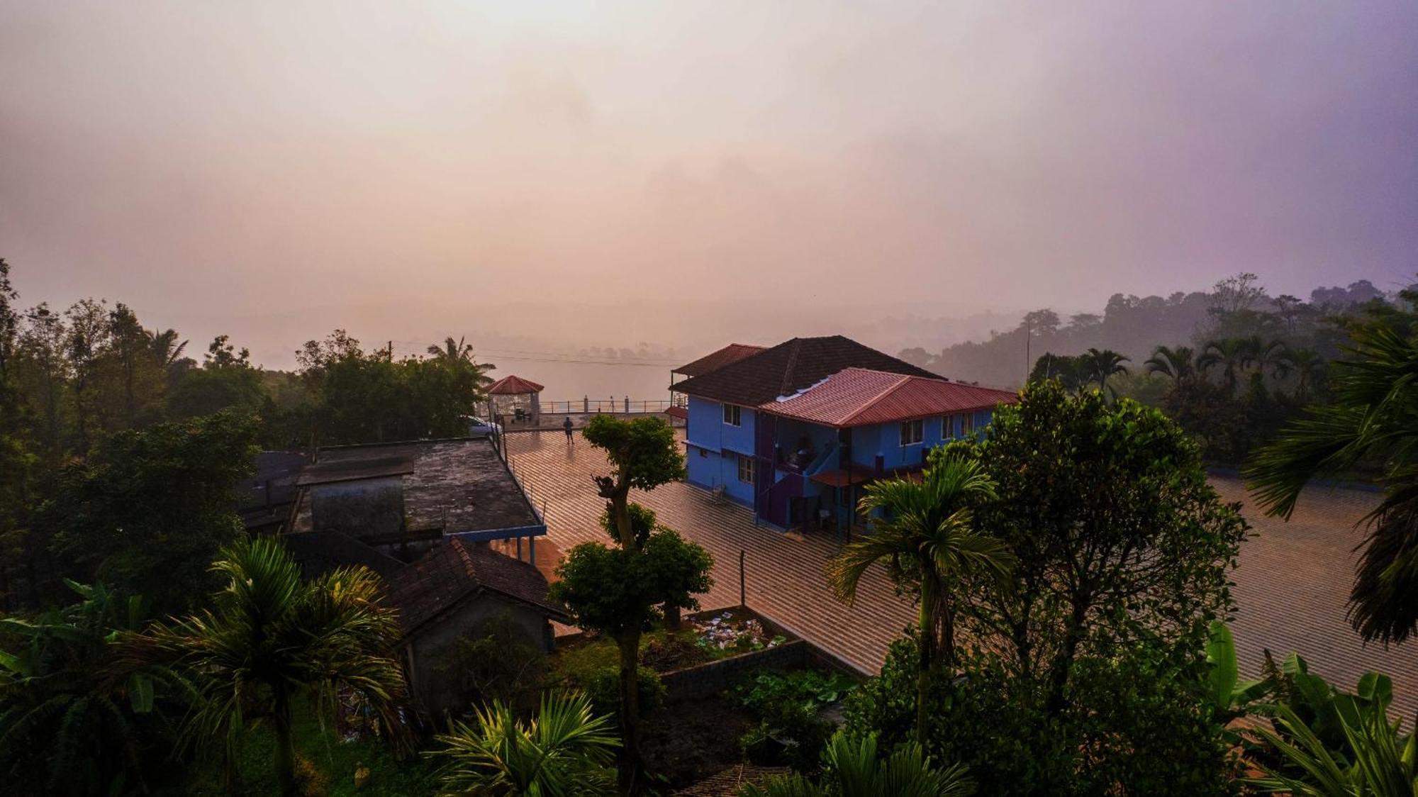 Homestay Serene Valley Hilltop