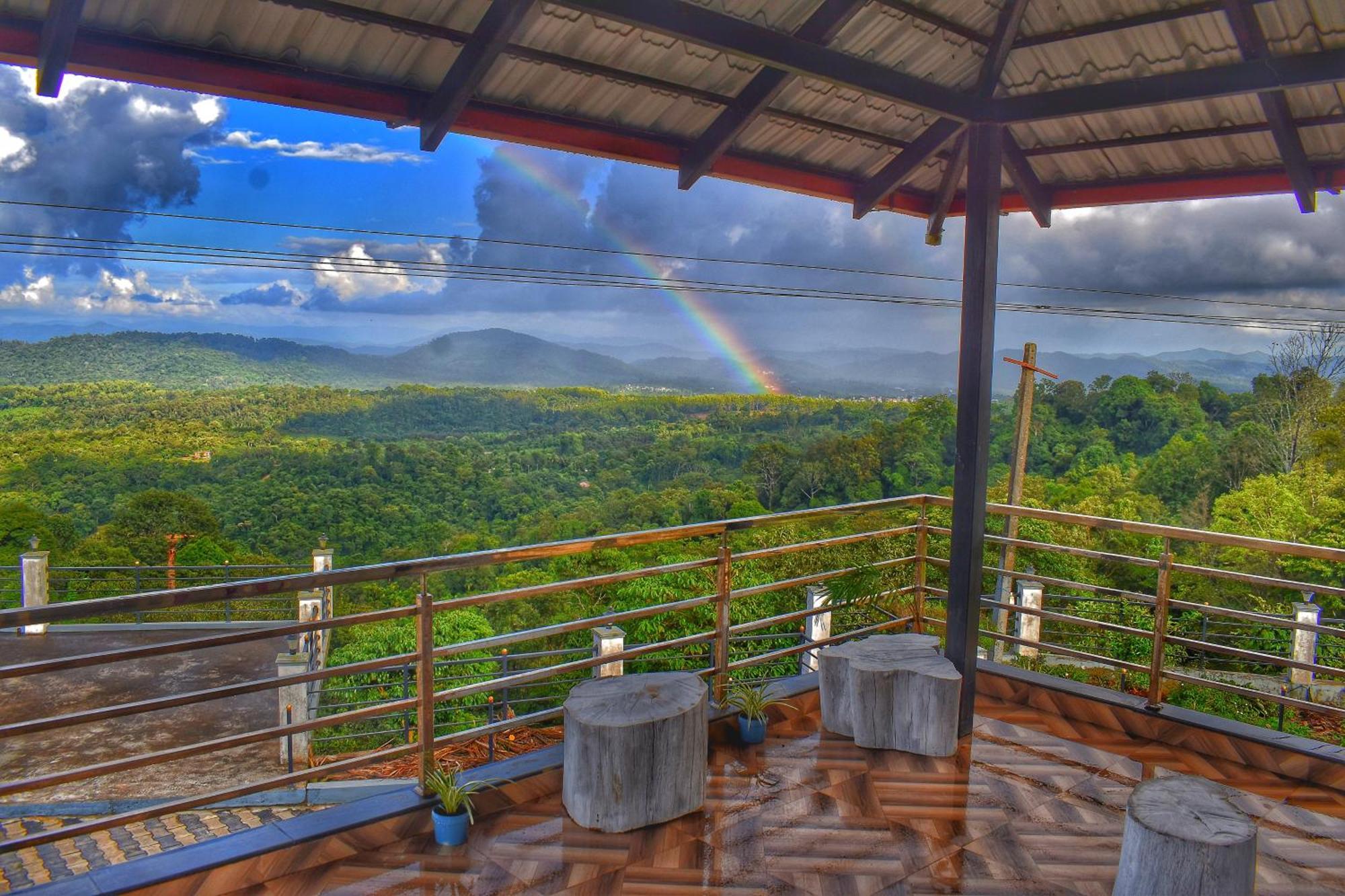 Homestay Serene Valley Hilltop